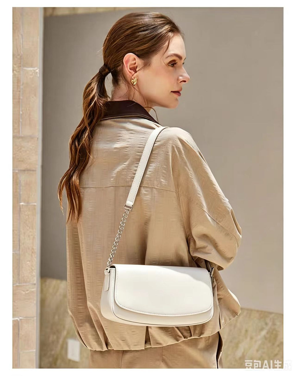 10.2" Baguette Bag in Smooth Grain Leather