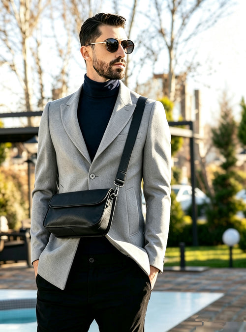 10.2" Men’s Shoulder Bag in Full-Grain Leather