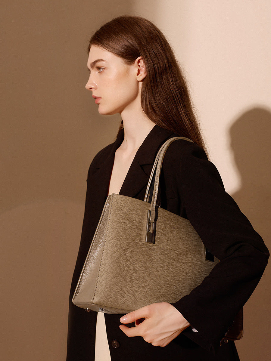13.8” Unisex Togo Bag in Full-Grain Leather